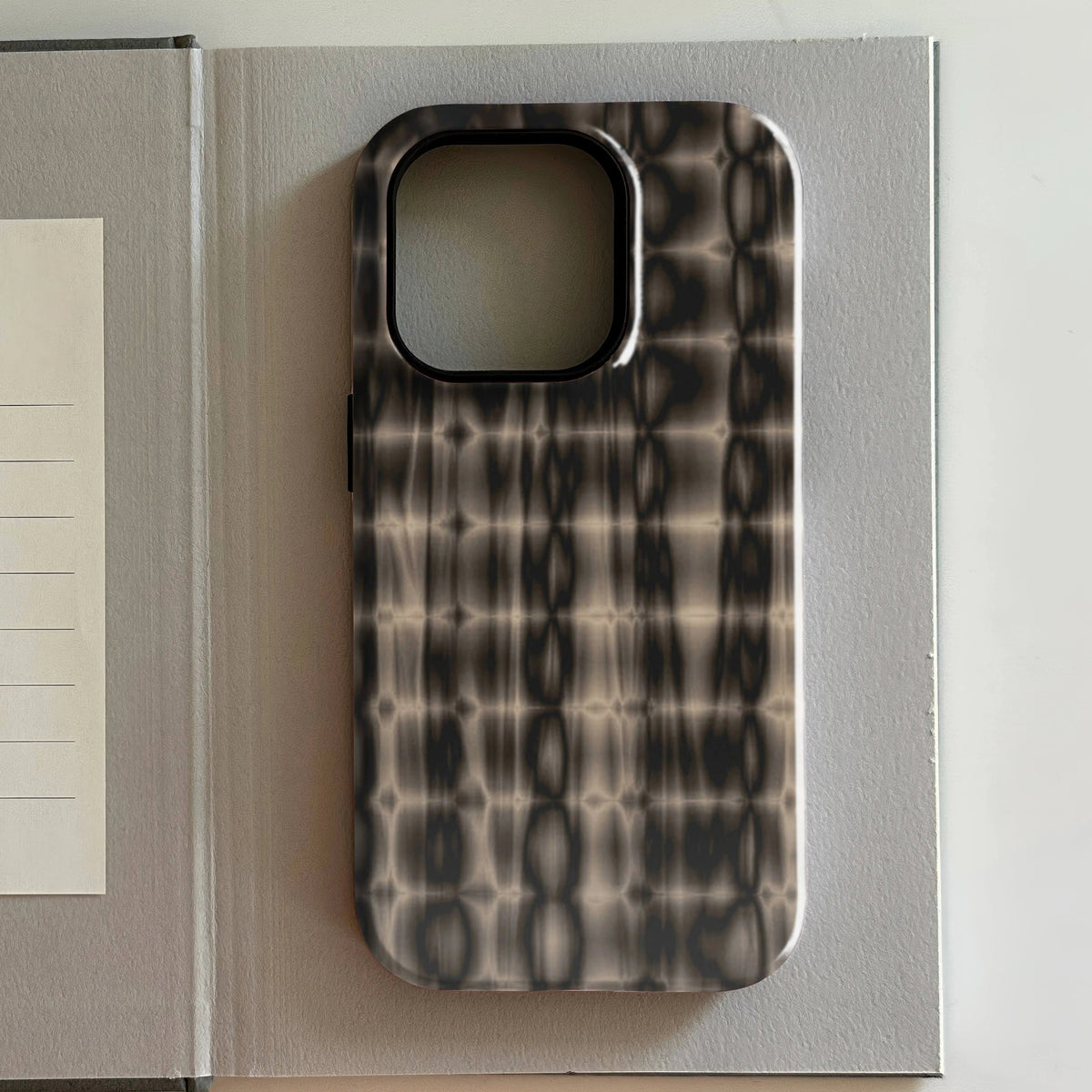 luxury Ins Berry Dot Hot Phone Case for iPhone 17 16 15 14 13 12 11 X XS XR XSMAX 7 8 Air Pro Max Plus Luxury Double-layer Cover