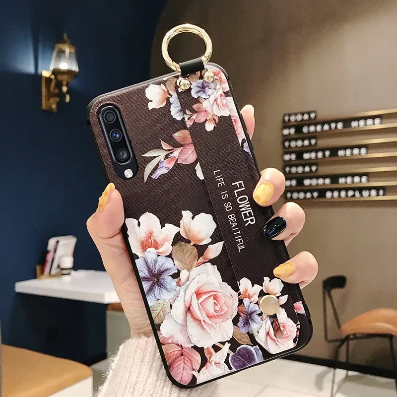 Wrist Strap Case For Samsung S25 Plus Ultra S24 FE A06 17 07 16 36 26 56 15 25 35 55 Vintage Flower Soft Phone Holder Case Cover